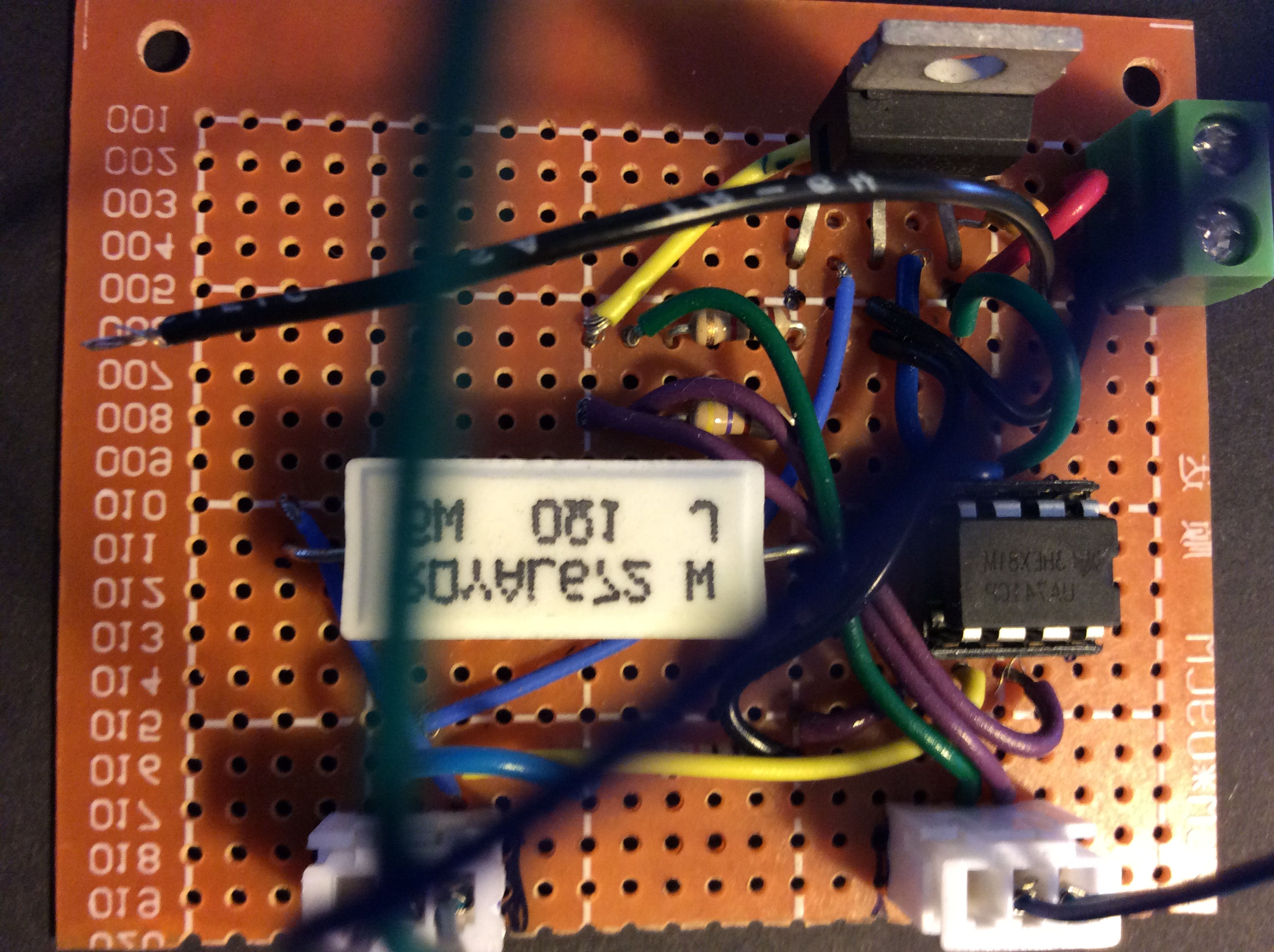 Circuito invertido para combinar com o layout da placa perfurada